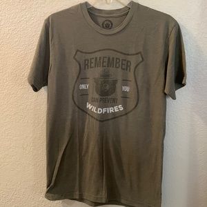 Smokey Bear “Remember only you can prevent wildfires” Green Mens Small s/s Tee